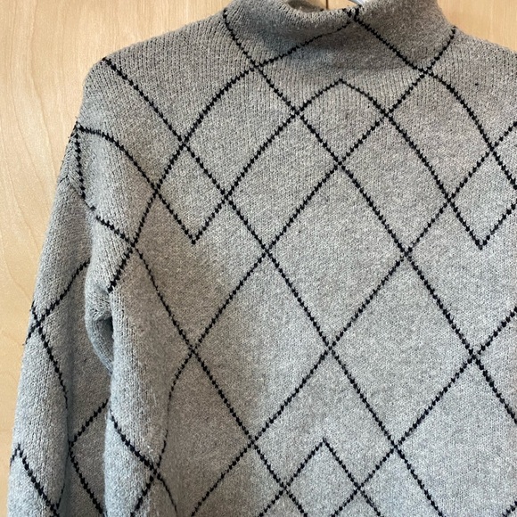 Warm and cozy mock neck sweater - Picture 3 of 3